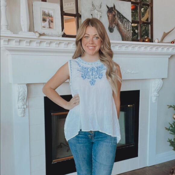 R1893 ✨Anthropologie✨ Blue Embroidered Blouse Sz Medium - Picture 1 of 5